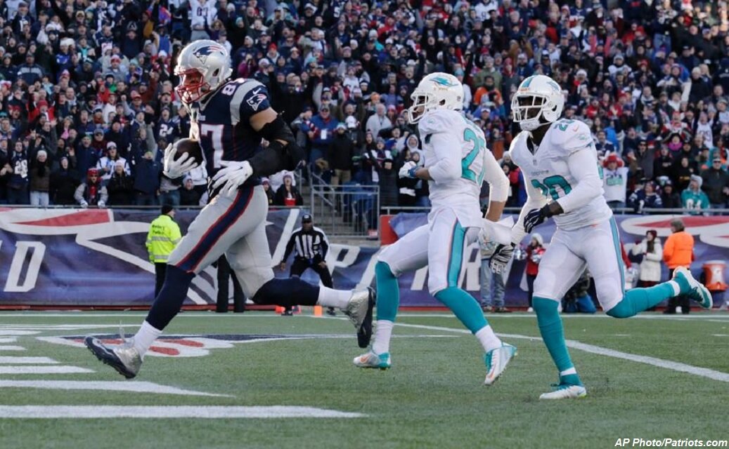 New-England-Patriots-Rob-Gronkowski-TD-Miami-Dolphins